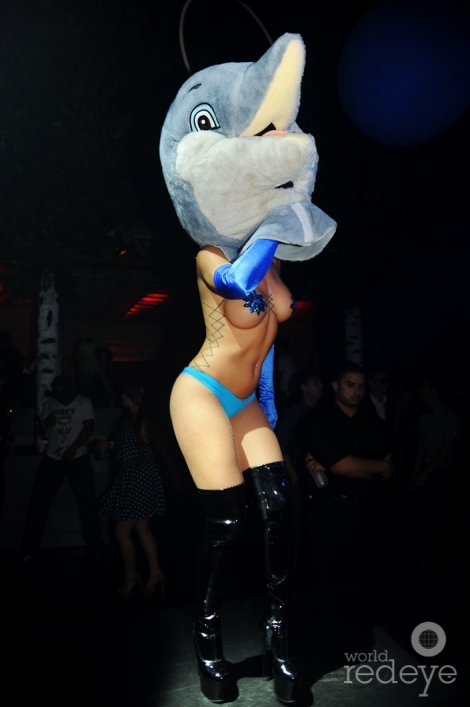 _9-Performers-at-Space-Nightclub-5