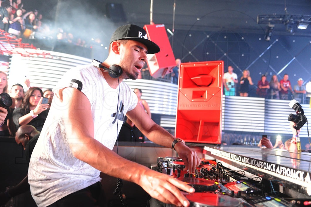 Afrojack-djing7