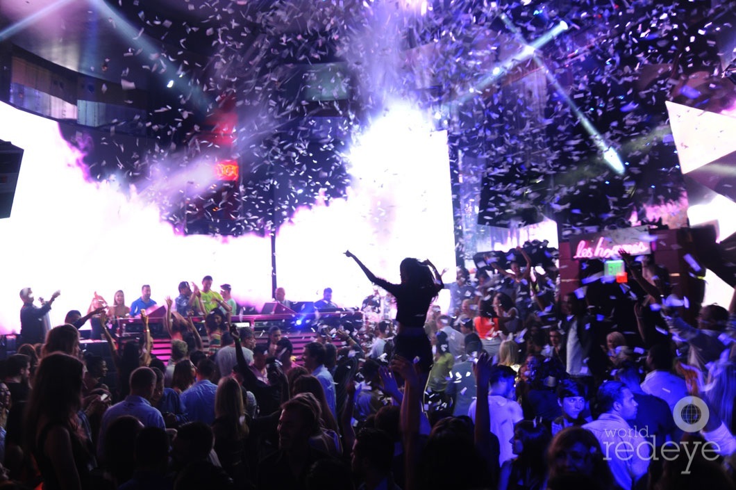 _11-Confetti-Blast-at-SET-Nightclub-1