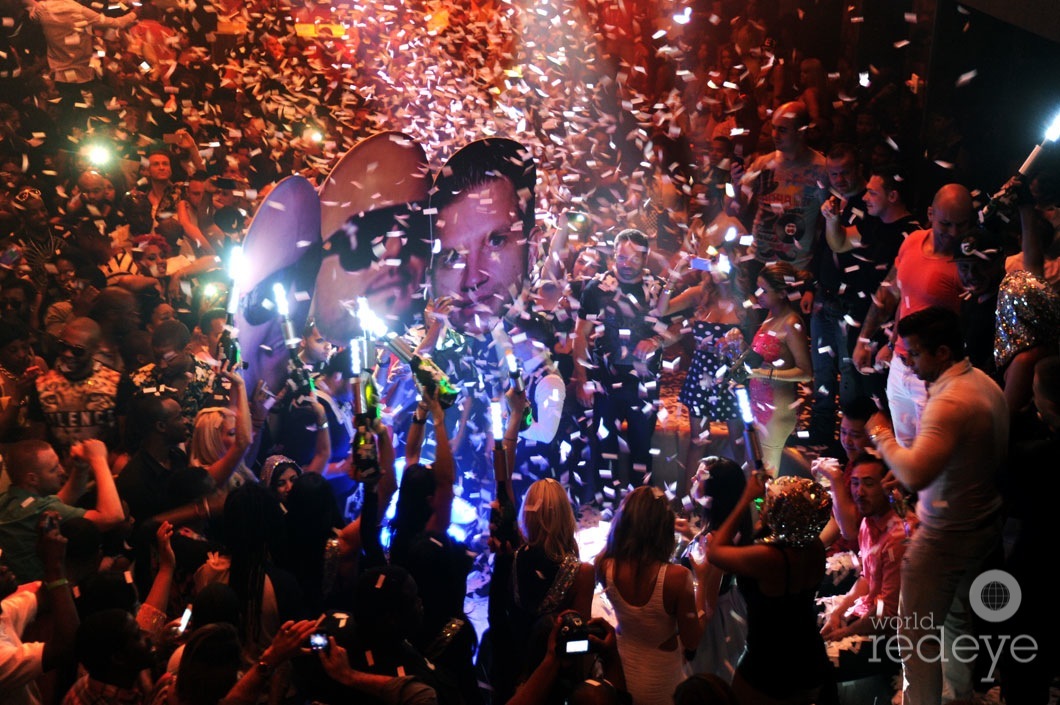 _15.5-Bottle-Parade-at-LIV-Nightclub-2