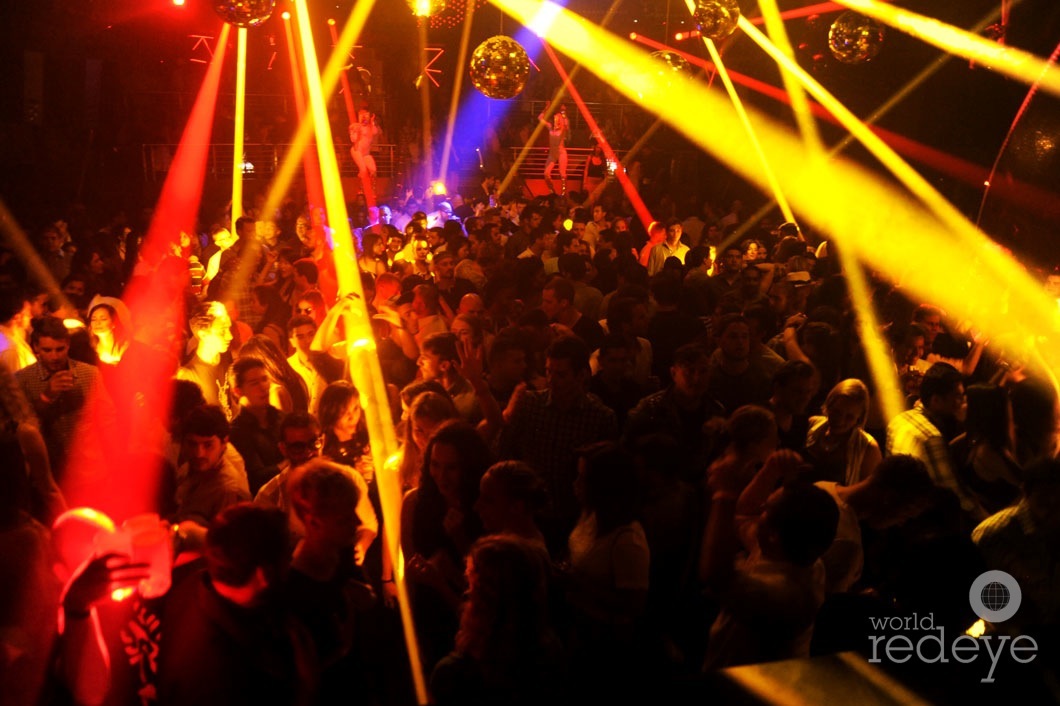 _7-Crowd-at-Story-Nightclub-3