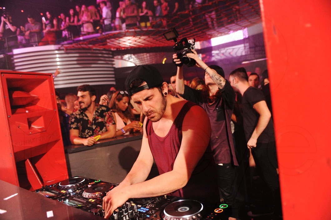 _8-Borgore-Djing6