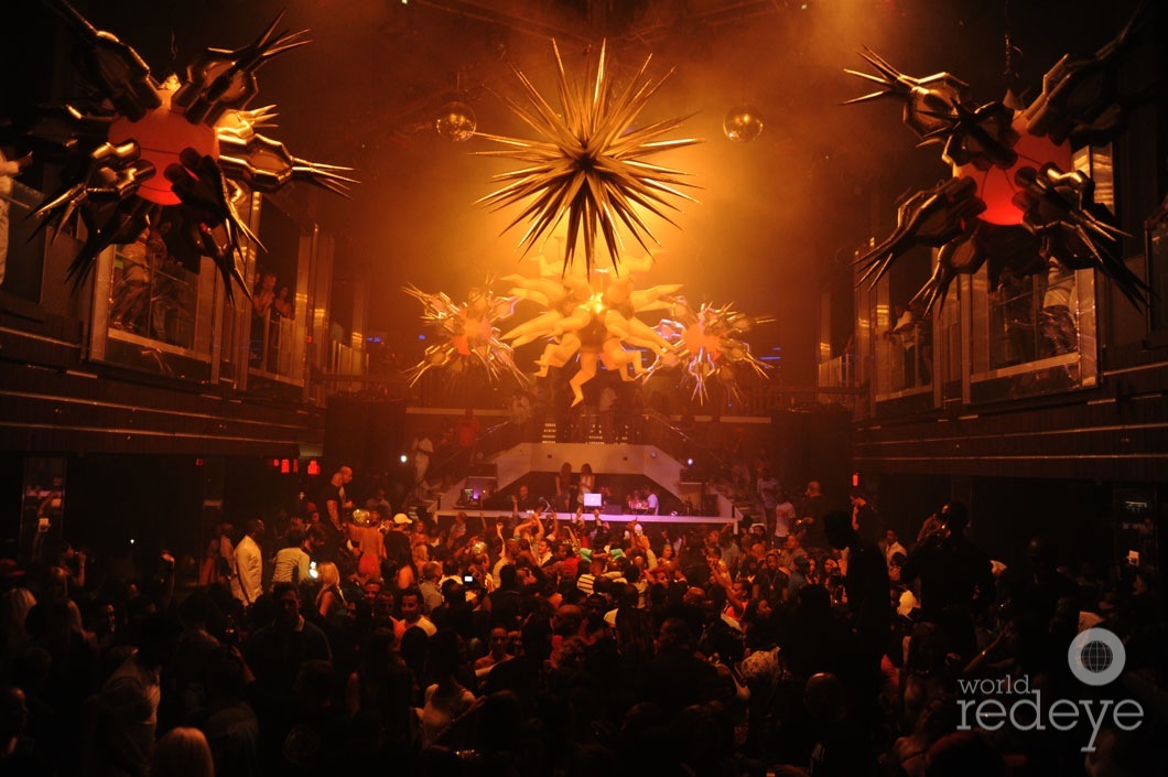 Atmosphere-at-LIV-Nightclub-3