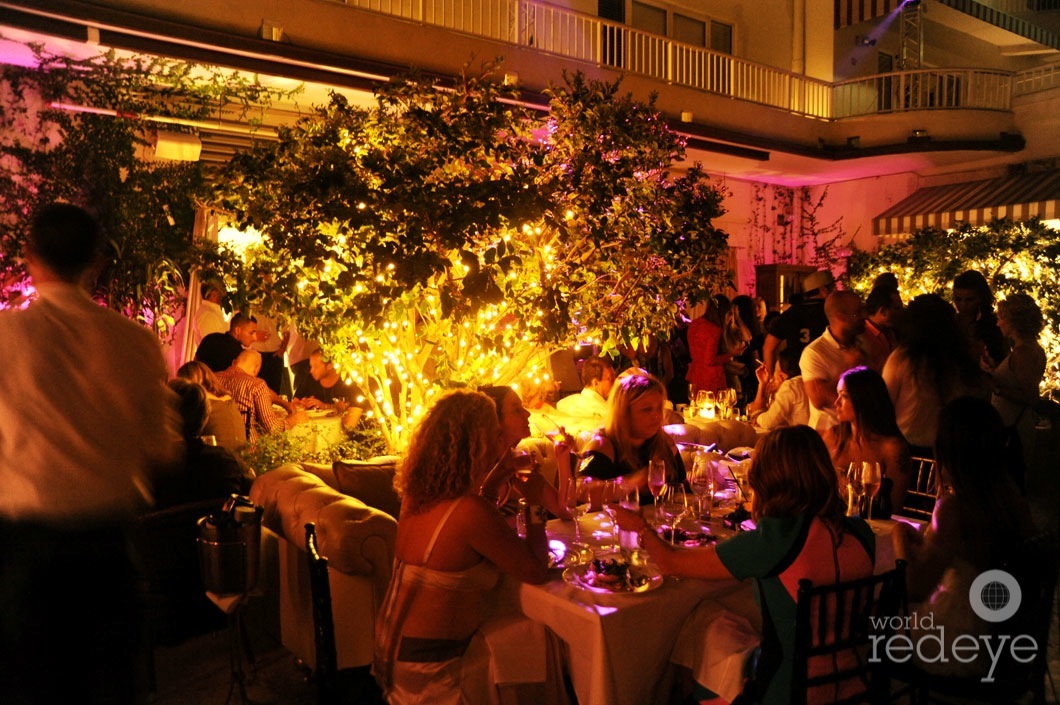 Atmosphere-at-Villa-Azur-Restaurant-&-Lounge-4