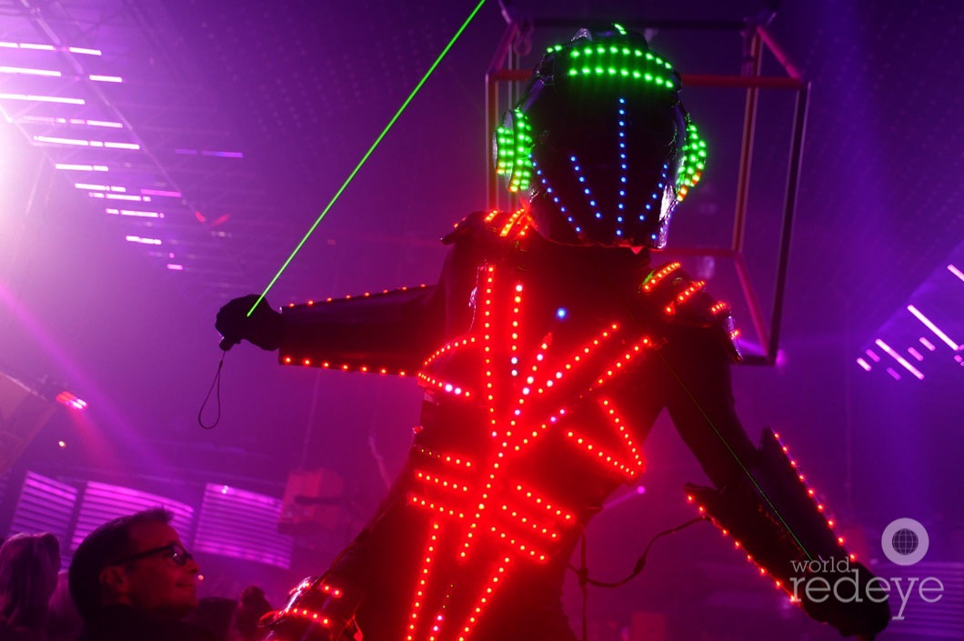 _1-Robot-at-Mansion-Nightclub-18