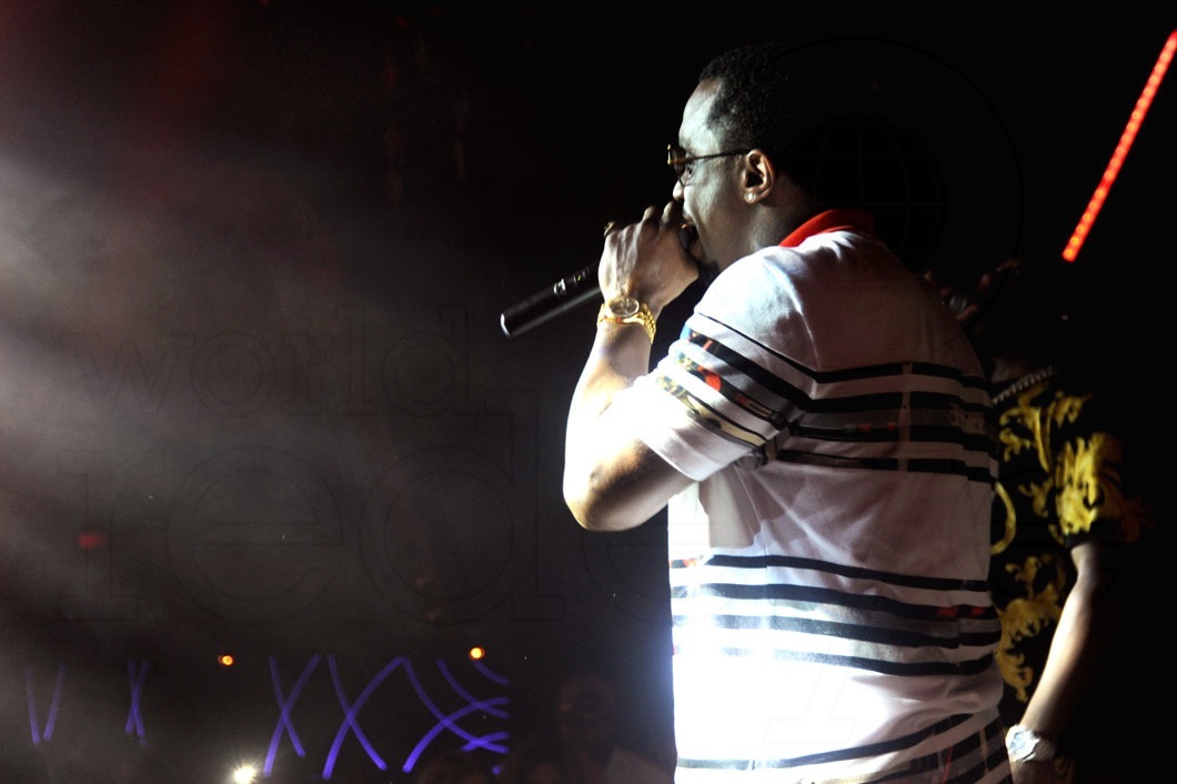 _15-Sean-“Diddy”-Combs-Performing-at-Story-Nightclub-16