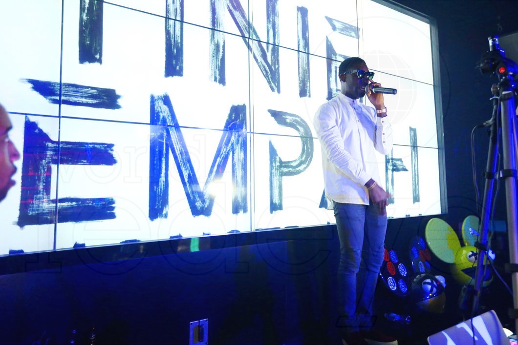 22-Tinie-Tempah-on-mic4