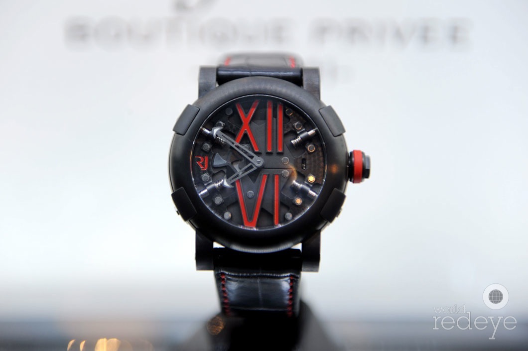 _3-Romain-Jerome-Steampunk-Black-&-Red