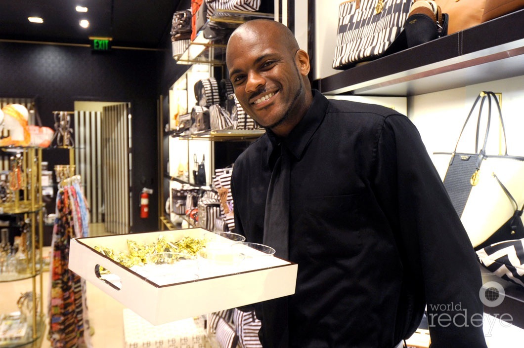 _32-Bartender-at-Henri-Bendel-1