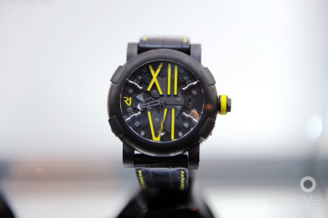 _4-Romain-Jerome-Steampunk-Black-&-Yellow