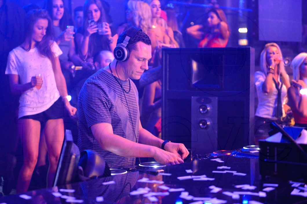 _48-Tiesto33