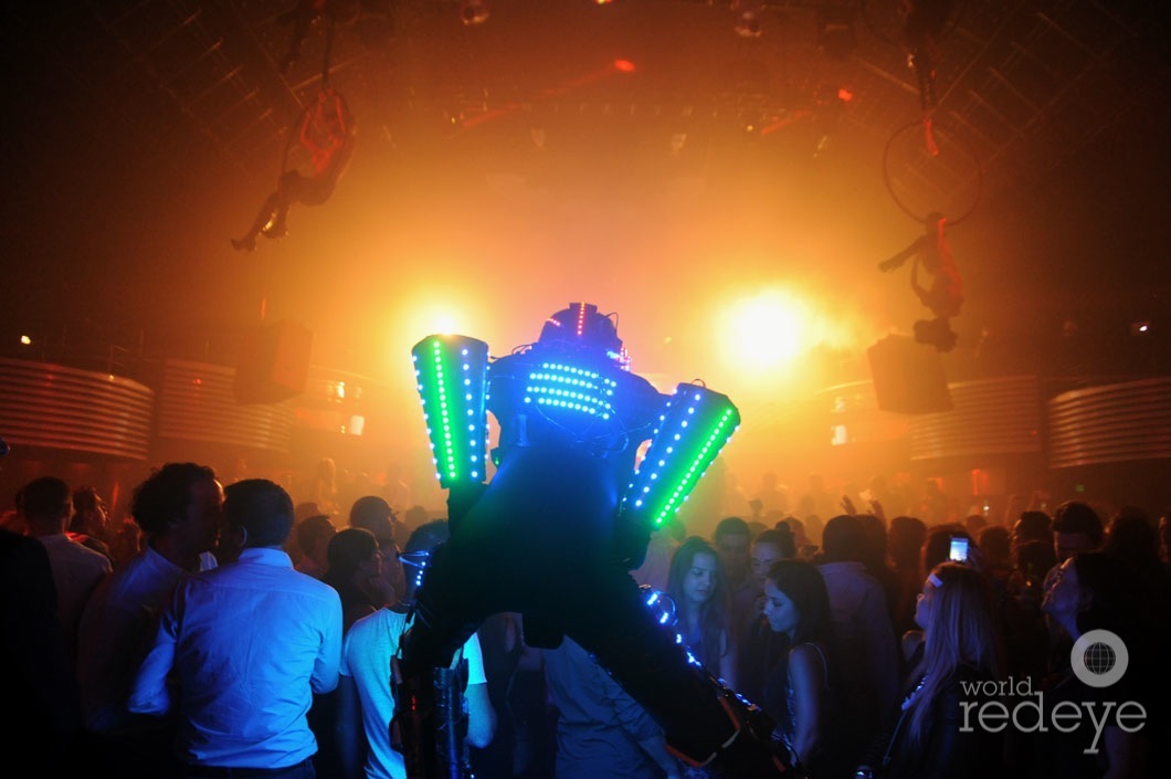 _6-Robot-at-Mansion-Nightclub-15