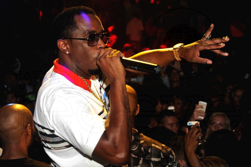 _7-Sean-“Diddy”-Combs-Performing-at-Story-Nightclub-13