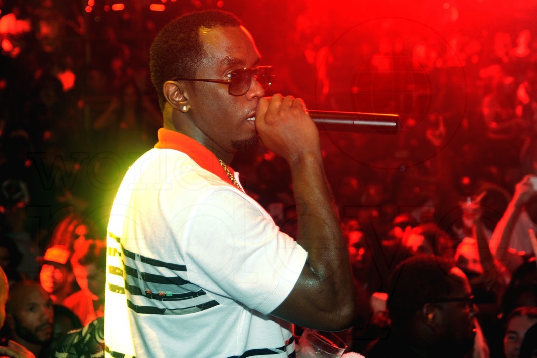 _8-Sean-“Diddy”-Combs-Performing-at-Story-Nightclub-11