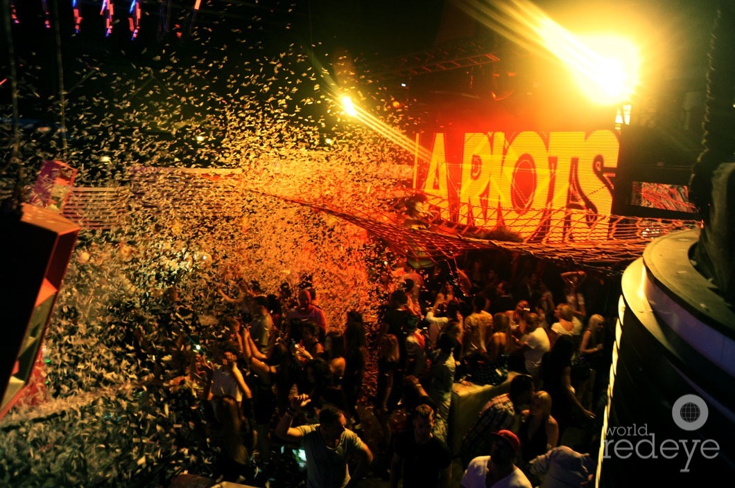 _9-Confetti-Blast-at-Mansion-Nightclub-4