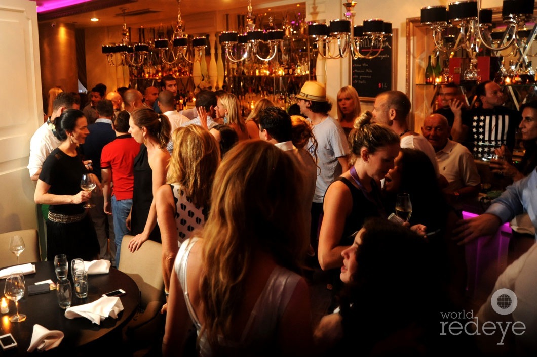 _5-Crowd-at-Villa-Azur-Restaurant-&-Lounge-1