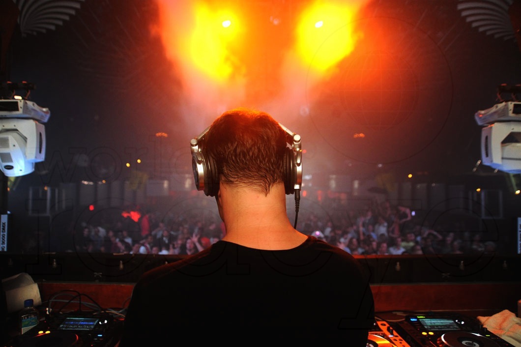 1-Markus-Schulz-DJing