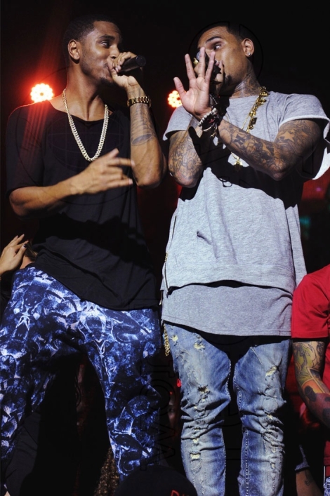 08-Trey-Songz-&-Chris-Brown-LIVE43