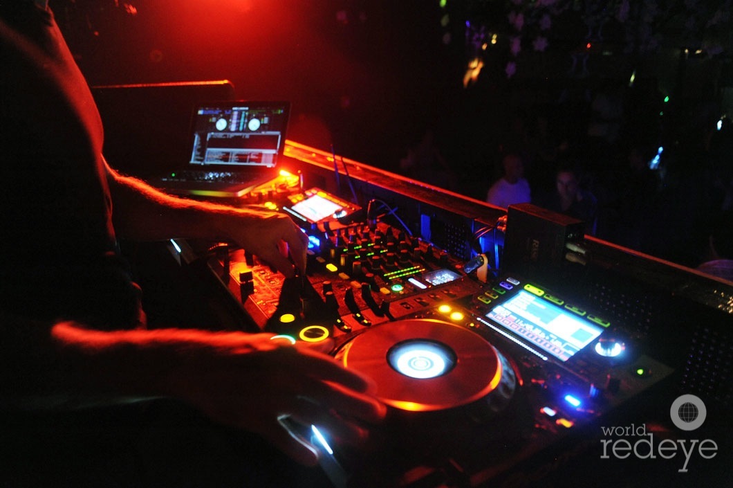 02-DJ-Rascal-djing-91