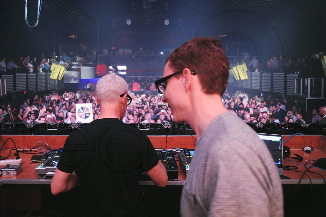 09-Above-&-Beyond-DJing19