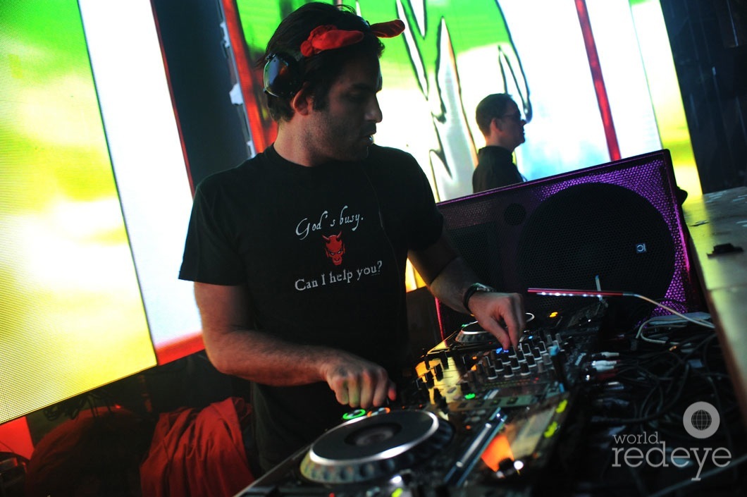 09-Julian-Ingrosso-DJing2