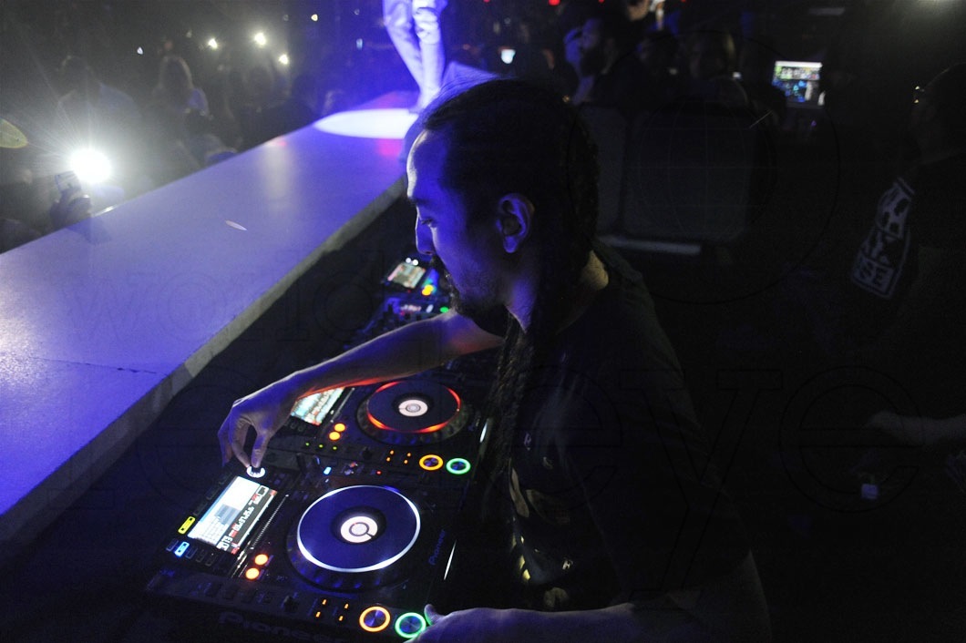 43-Steve-Aoki-DJing1