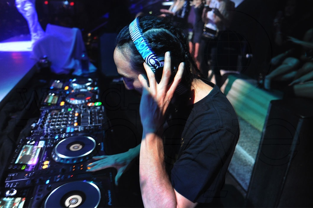 44-Steve-Aoki-DJing12