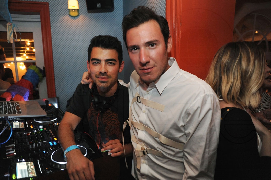 001- Joe Jonas-&-Bruce-Starr_new