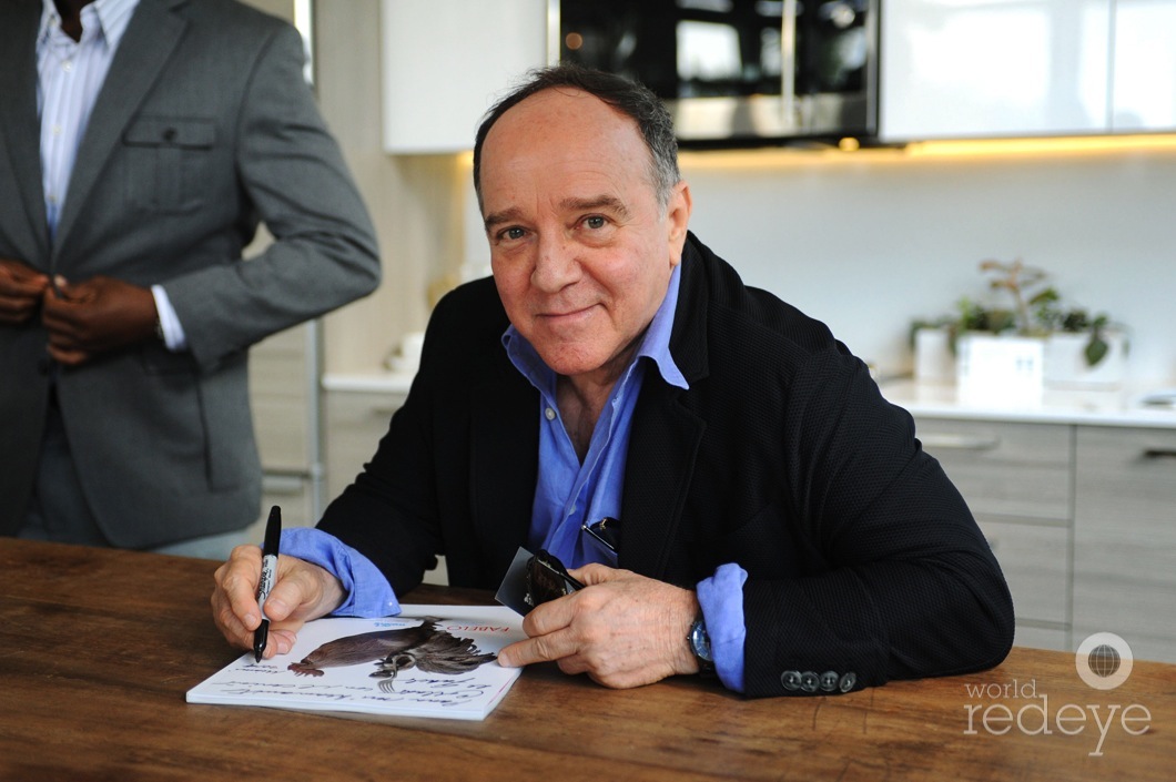 02-Roberto-Fabelo-signing-book8