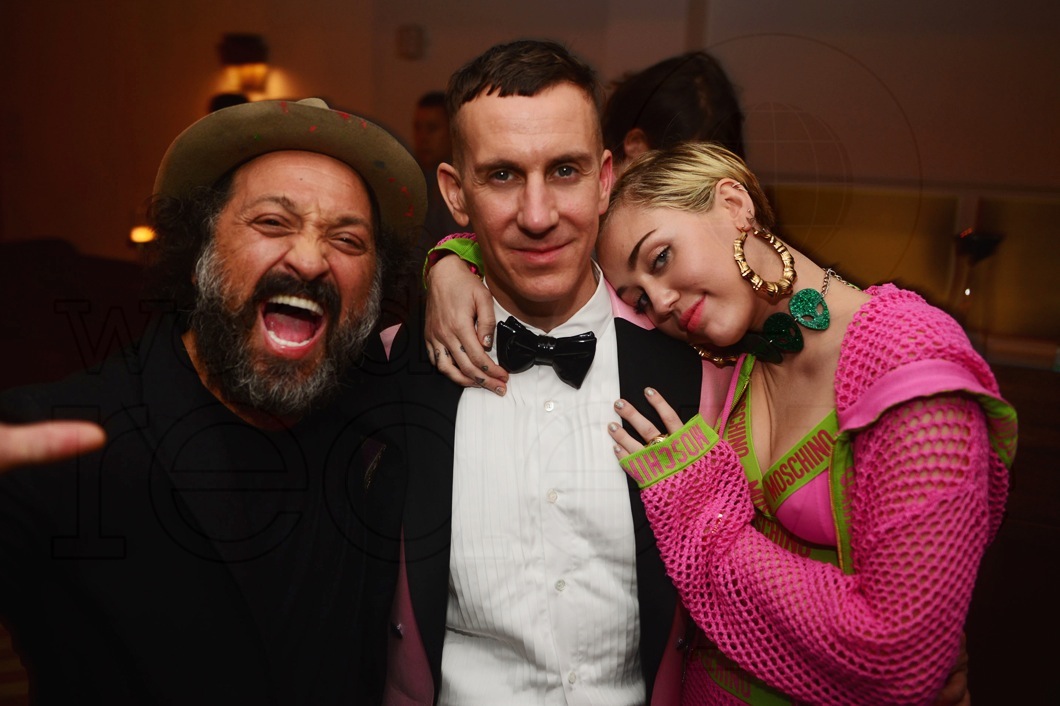 06-Mr.-Brainwash,-Jeremy-Scott,-&-Miley-Cyrus