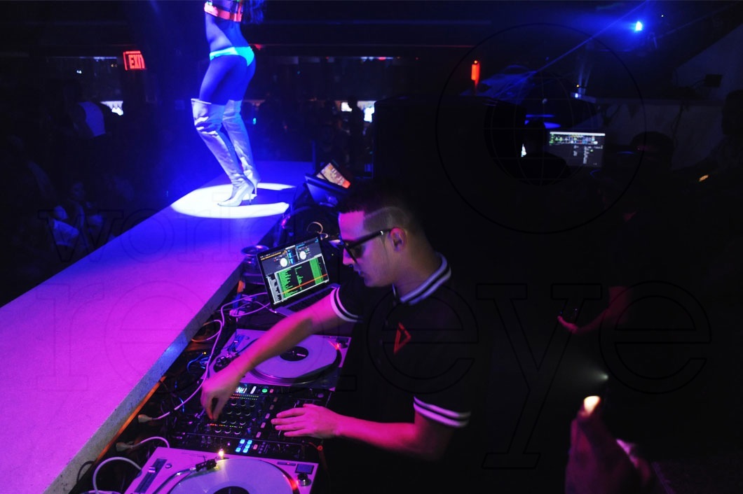 11-DJ-Snake-DJing