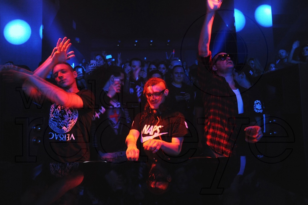 14-Diplo,-Skrillex,-&-DJ-Snake-DJing2