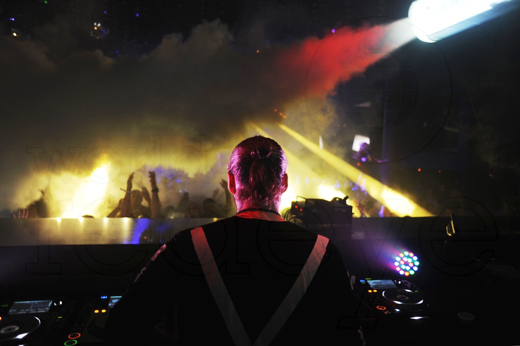 32-Steve-Angello-DJing12_new