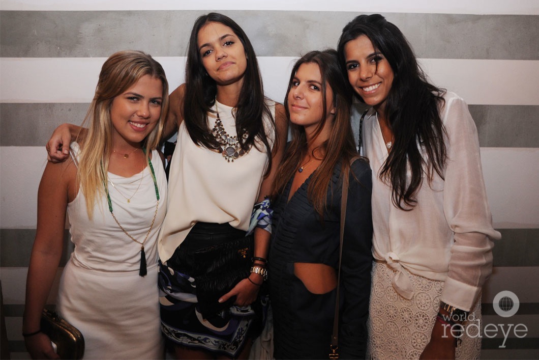 008- Giovanna Luz Moreira, Daniela Lopes, Sofia Foz, & Beatriz Foz