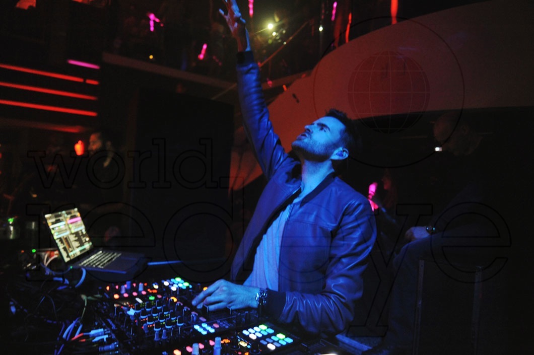 01-Gareth Emery djing 24