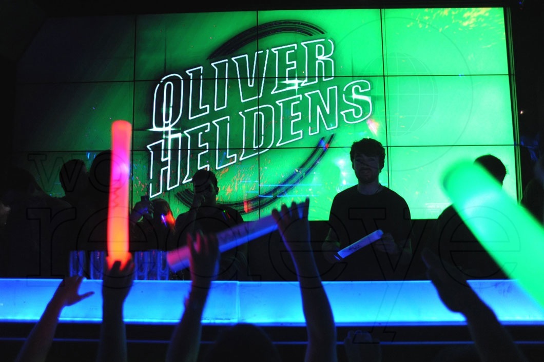 01-Oliver-Heldens-DJing17