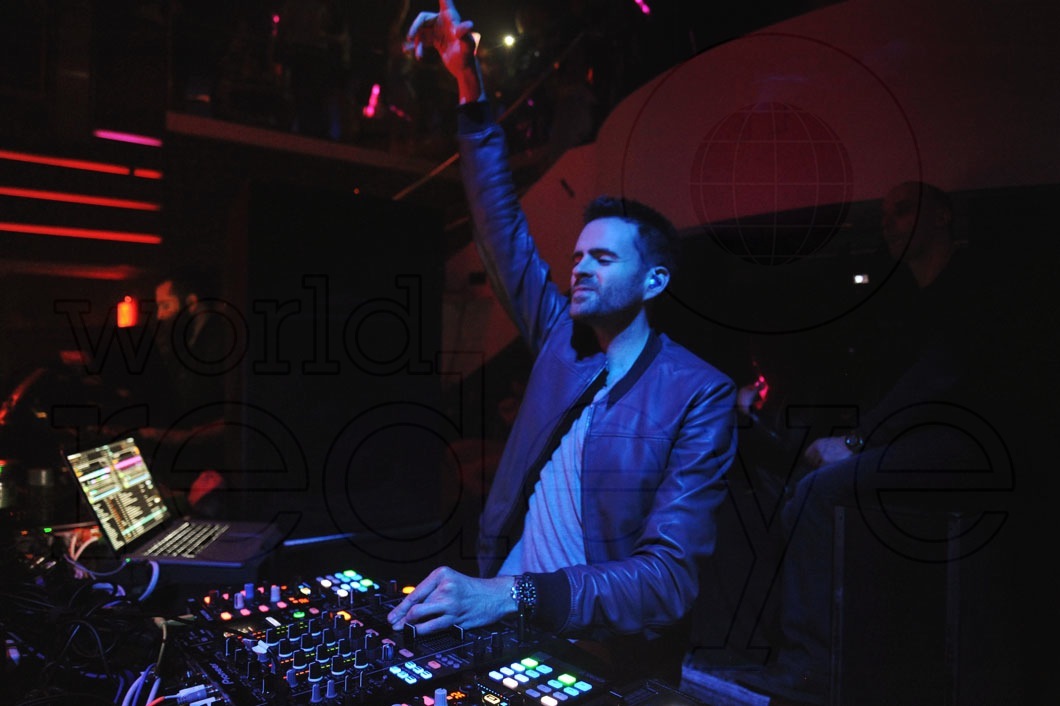 02-Gareth Emery djing 25