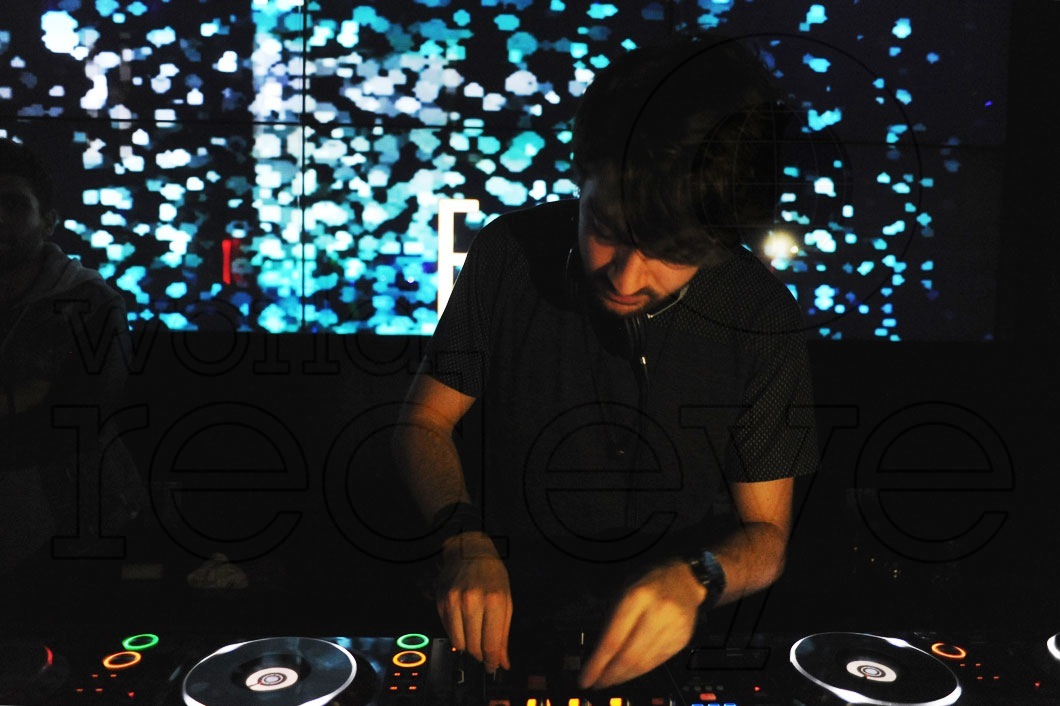 02-Oliver-Heldens-DJing3