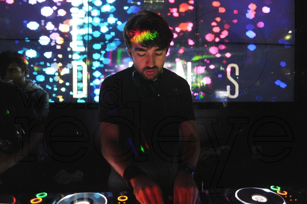 03-Oliver-Heldens-DJing1