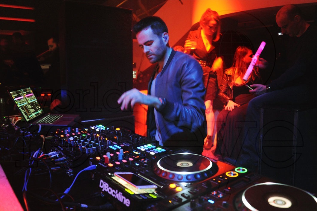 04-Gareth Emery djing 28