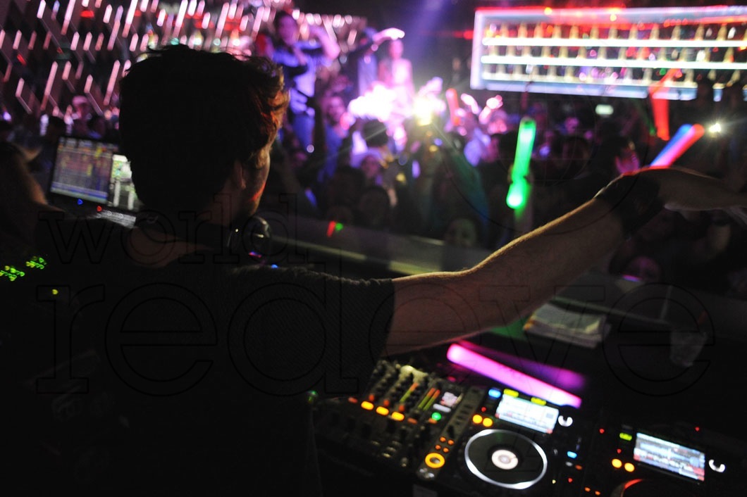 04-Oliver-Heldens-DJing6