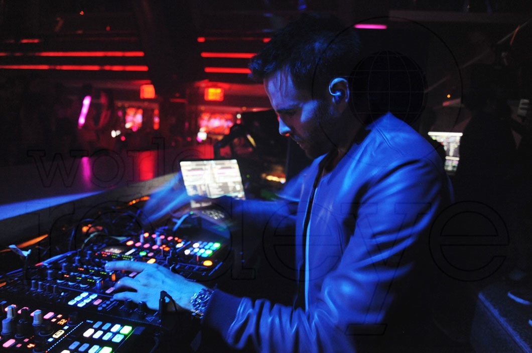 05-Gareth Emery djing 22