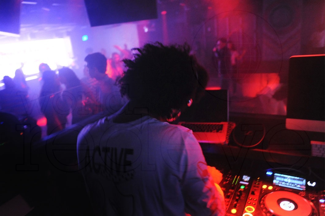 05-Jillionaire DJing5