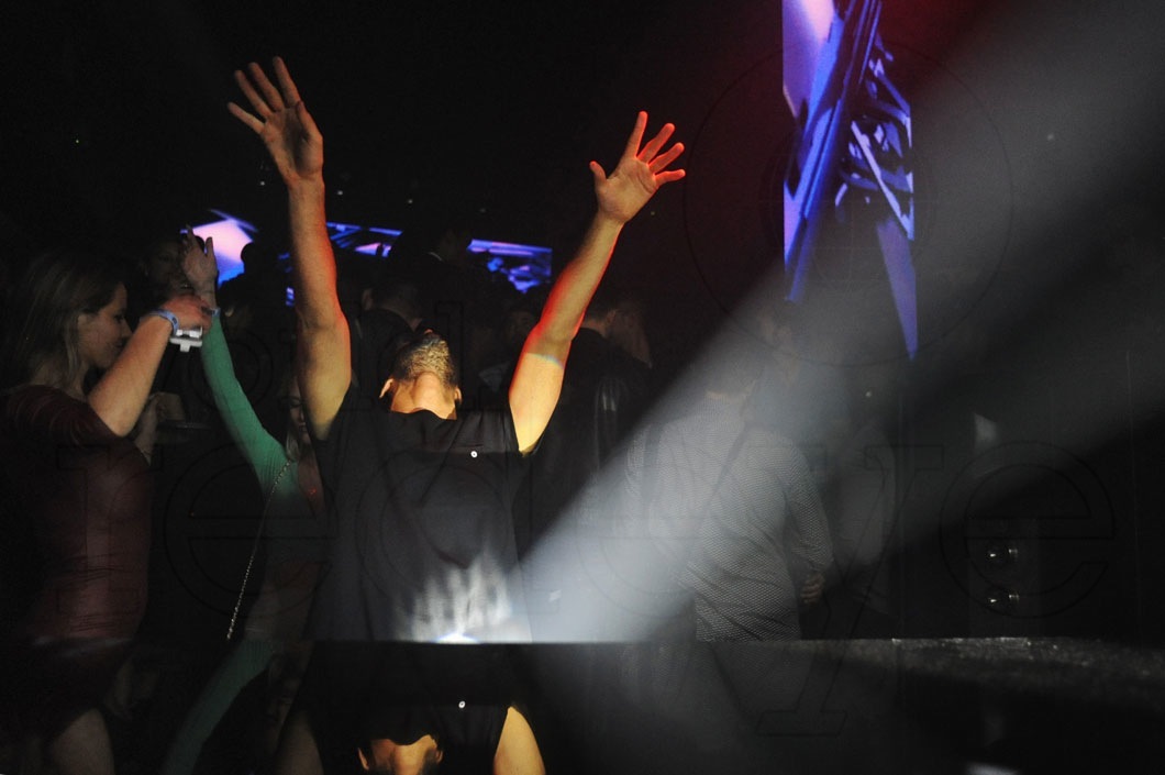 05-R3hab DJing11