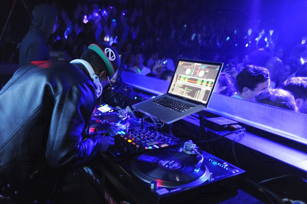 10-Nick-Cannon-DJing