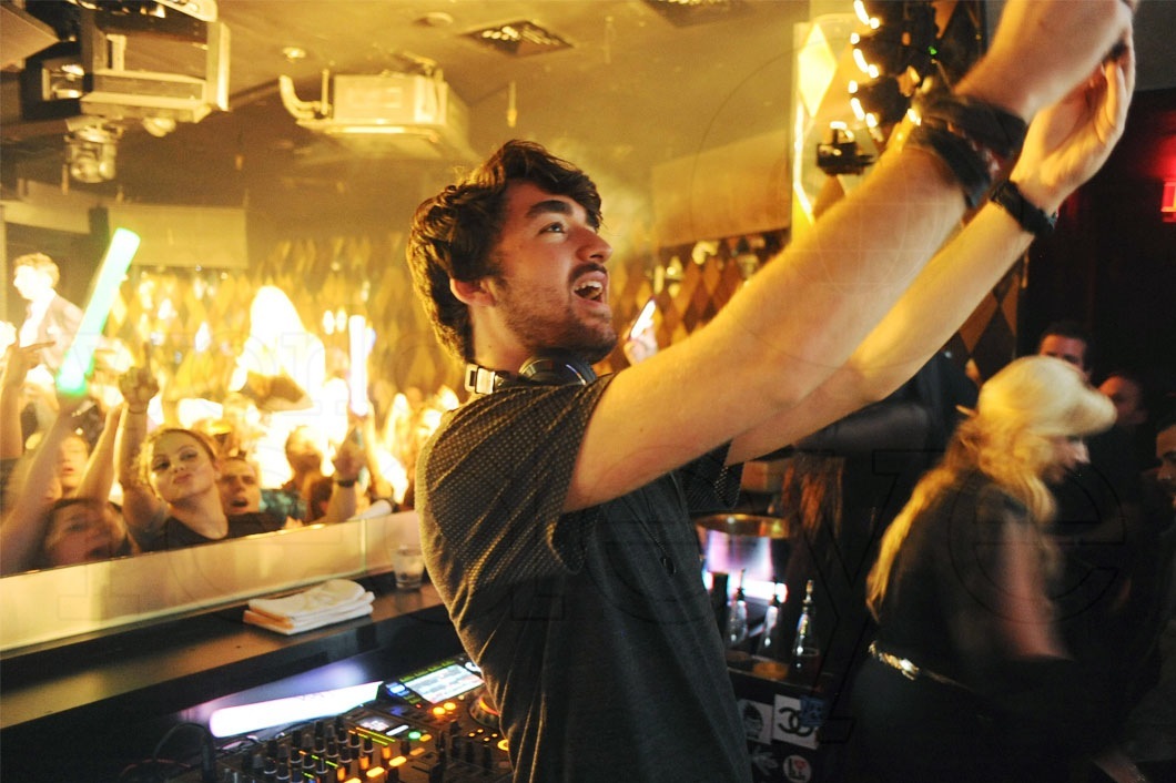 12-Oliver-Heldens-DJing11