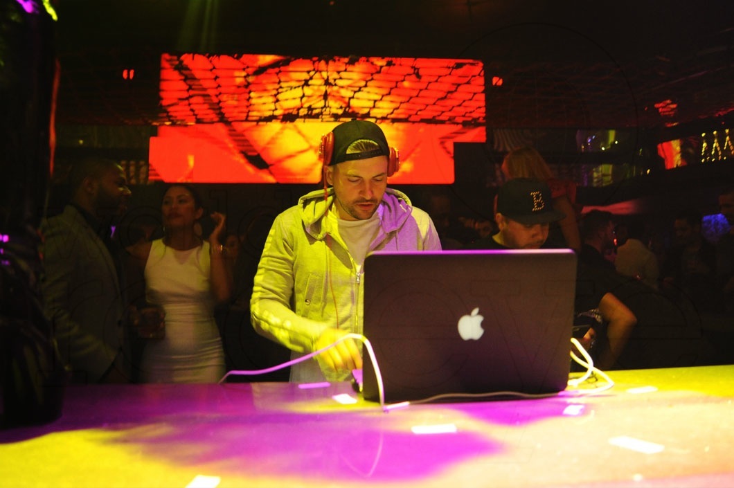 16-DJ-Prostyle-djing-4