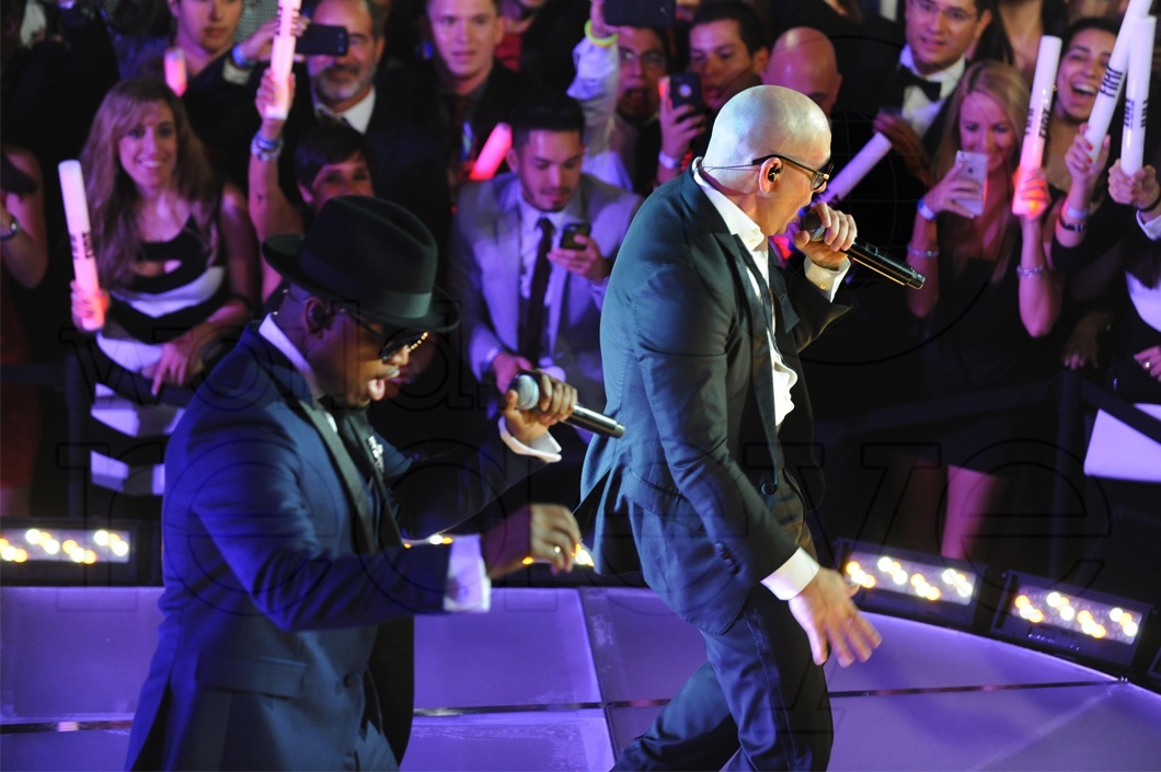 16-Ne-yo-&-Pitbull---LIVE2