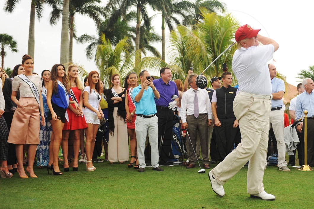 16.5-Donald-Trump-golfing4