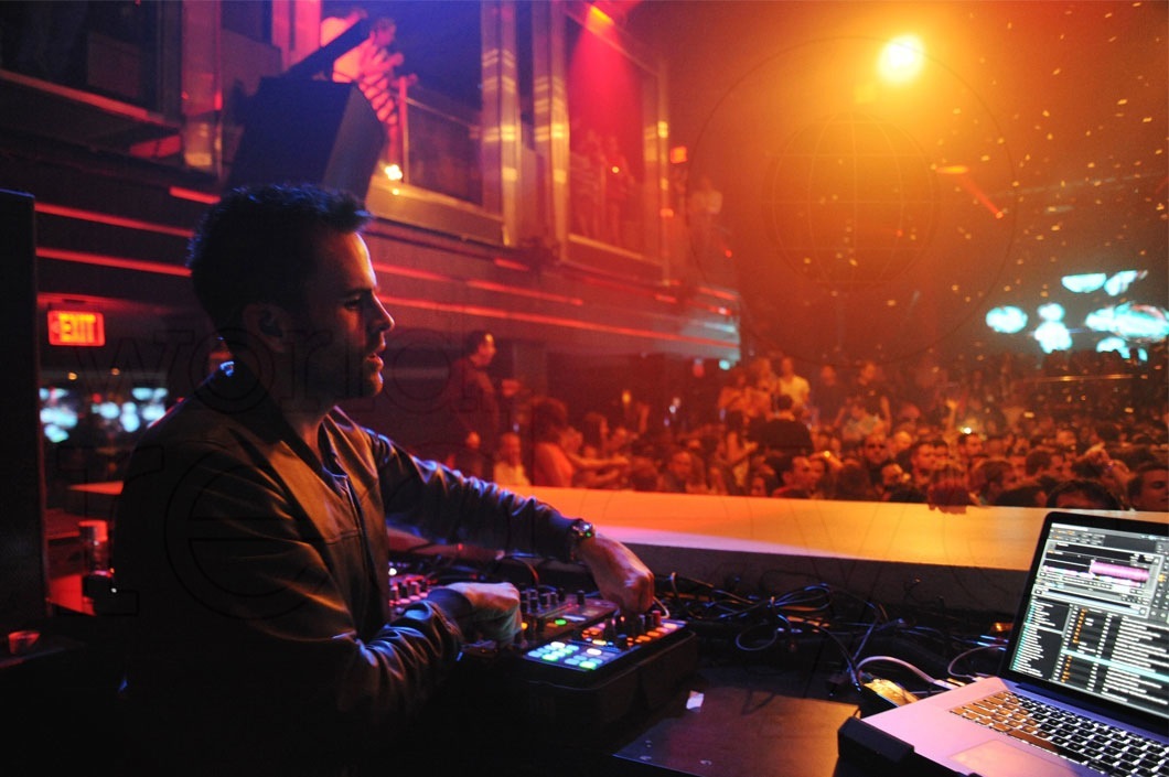 19-Gareth Emery djing 4